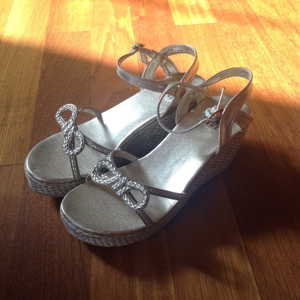 Girls size 3 platform sandal